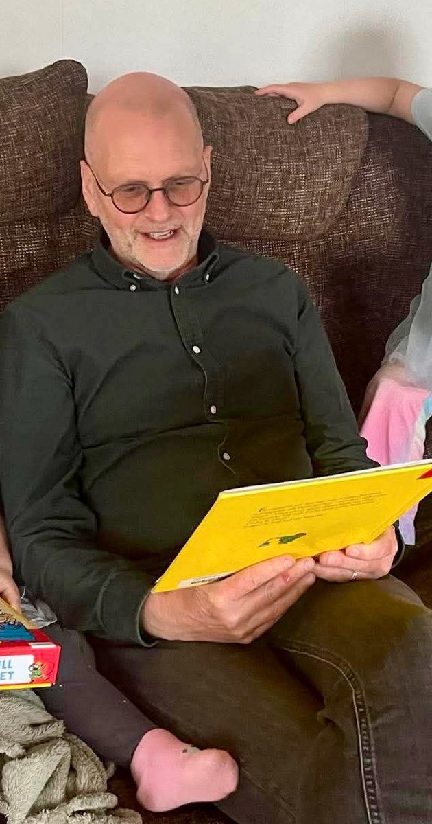 Mats-Olof Liljegren läser bok